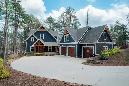 Spacious Luxury Lakefront Home w/ Hottub, Outdoor Sauna, & Gym Near Clemson