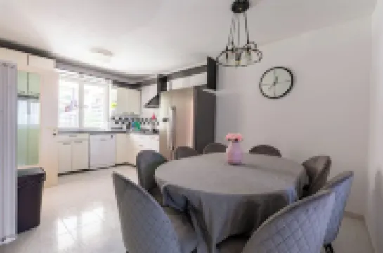 Fabulous house in Koper with free parking in front of the house,jacuzzi