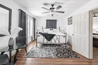 4 Br, 2 Bths,  Sleeps up to 12 Has 4 Bds, 2 Air Mattresses, Twin Mattress,Couch.