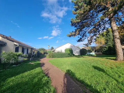 Charmante Maison 5 pcs Dans une Copropriété Calme et Proche des Transports 維爾塔納斯住宿飯店