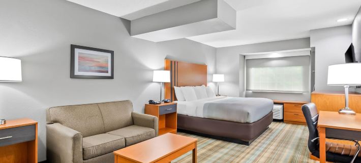 Quality Inn & Suites I-81 Exit 7 Hotels in Bristol