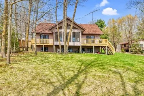 Lakewood Lodge on Nelson Lake