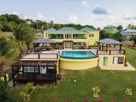 SeaClusive Antigua-Barbuda @ Seatons: Unit D Отели в г. Фритаун