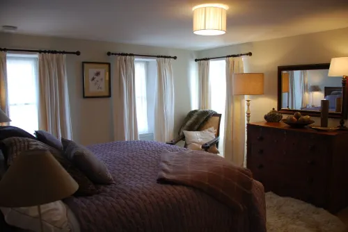 21 Shoregate - stylish cottage with sea views and secluded garden, pet-friendly