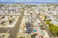 Spacious 5-bedroom house in Ortely Beach with AC, WiFi. Enjoyable getaway