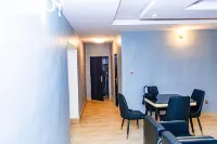 Charming 3-bedroom bungalow with AC, WiFi in fantastic Prince Courts