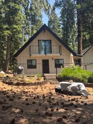 Newly updated 4-bedroom house with AC, WiFi in serene Lake Almanor Country Club
