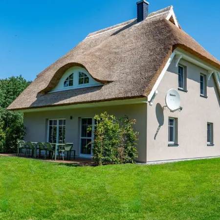 Lieblingshof House 3 - Holidays under the thatch and close to the Baltic Sea Отели в г. Борн-на-Дарсе