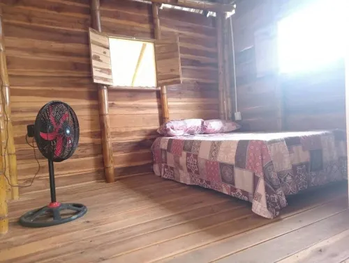 Prive bedroom cabin in tranquil Los Linderos with WiFi for two.