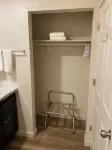 1-bedroom suite on 1st Fl. in Green River with AC, WiFi, a kitchen and laundry.