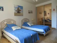Charming 2-bedroom house with WiFi and AC in adorable Sérignan Hotels in Serignan