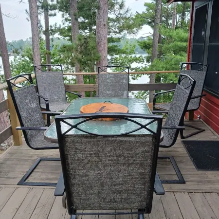Peaceful 2-bedroom cabin in Elcho on Lower Post Lake.