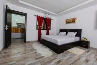 Superb new apartment with jacuzzi in Marcory Hotels in 