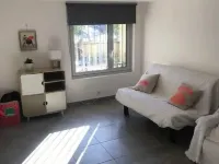 Appartement de Charme Proche des Plages 弗龍蒂尼昂酒店