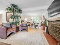 Trendy 3 bdrm, lakeside trails, 20 min to Toronto!