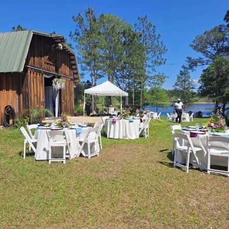 Charming lakefront cabin in welcoming Paisley
