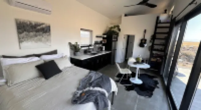 Modern Cabin 1 with AC in charming Paradise Valley with stunning views