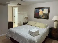 #05 Charming 2-bedroom apartment in Lorain with AC, WiFi Hotels in Lorain