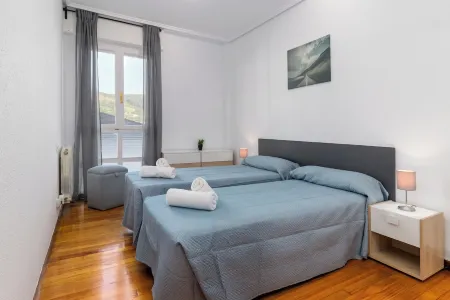Apt 3H : Spacious and Cozy : Ideal for Families Отели в г. Colindres