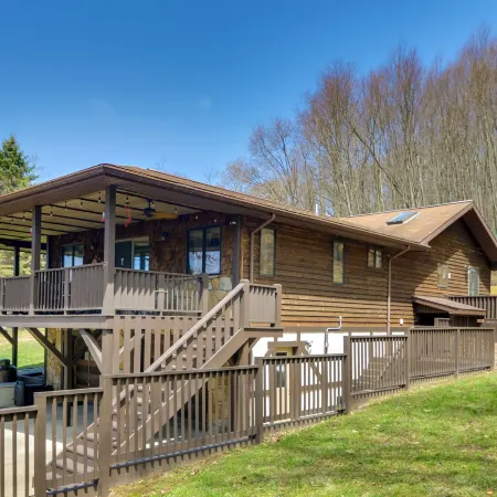 Lovely Terra Alta Cabin < 1 Mi to Alpine Lake