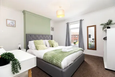 The Storybook StayCentrally located charming 2-Bed Terrace in Guisborough Отели в г. Гисборо