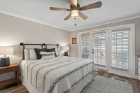 Spacious 5-bedroom house in the heart of Guntersville located ON the lake.