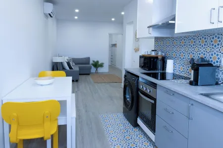 Cozy one-bedroom apartment in the center of Sesimbra. For 4 people