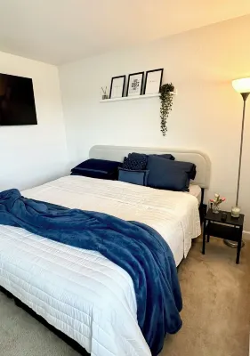 Beautiful home with access to a private lake quiet. 2 top mattresses king-size