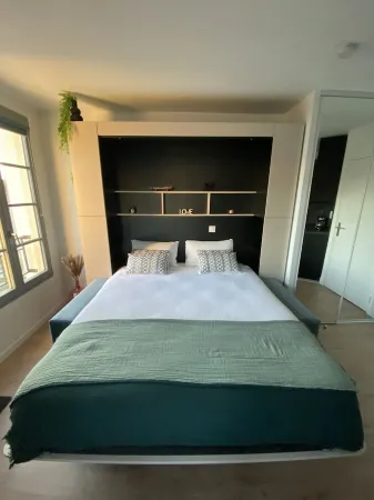 At the comfortable Studio Pissarro 2 minutes from the station