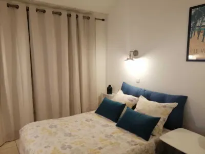 Superbe vue sur Golf et Lac Hôtels à proximité de : Parc de Jeux - La Belière Loisirs