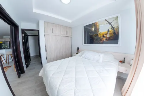 New! Chic & Unique: 1Br + Office, Patio, A/C,  Pools/2 Jacuzzis, Gym, Parking Hotels in Rio Oro