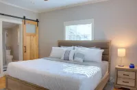 Charming 1-BR pet friendly house in Lockhart. Short stroll to the best BBQ spots Hotels in Lockhart