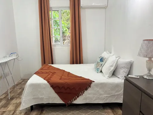 Beautiful Sunset and Mountain View 2 Bedroom Apartment فنادق في Mahaut