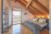 Large, comfortable and very quiet apartment in the center of Kaltern with garage & elevator