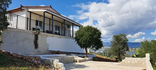 House by the sea Hotels in Salamis