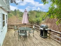 Walk to Beach/Close to Town and Restaurants, 3-bedroom house in Brewster with AC