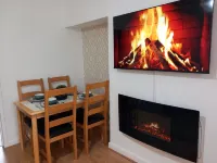 Superior Apartment | Edinburgh & Glasgow Trains | Private off street parking | Hotels in 