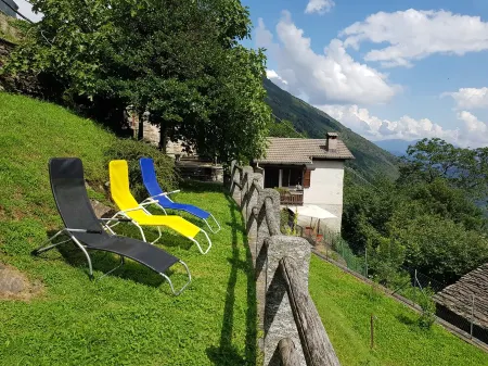 Mountain worlds behind Lake Maggiore Отели в г. Вербано-Кузьо-Оссола