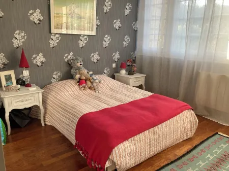 Chambre Dhôtes Dans Appartement Élégant Centre Ville Dans un Square Отели рядом с достопримечательностью «Католическа катедрала на Лизийо»