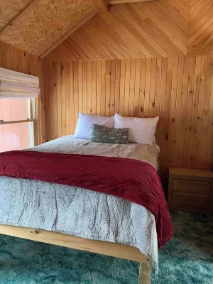 Charming 4-bedroom house with WiFi, AC in delightful Andover 앤도버 호텔