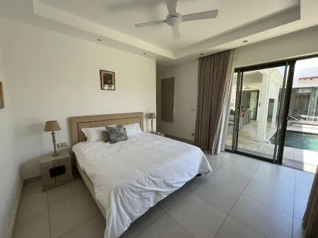 A 5 Minutes du Centre de Grand Baie, Villa 4 Chambres Avec Piscine Отели рядом с достопримечательностью «Notre Dame Auxiliatrice»