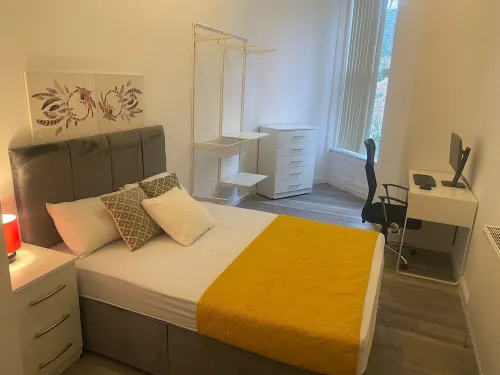 Boutique Room in Wakefield City Center