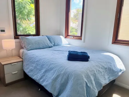 3 Bedroom Terrace House at Prime Location. 7 minutes to CBD! Отели в г. Alexandria