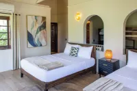 The Fairway Villa: A luxe 6BR retreat in Tobago, ready July 2025! Sleeps 20-26.