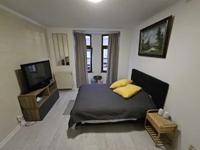 Beautiful, Renovated Fully Self Contained Room Hotels near Musee bruxellois du Moulin et de l'Alimentation