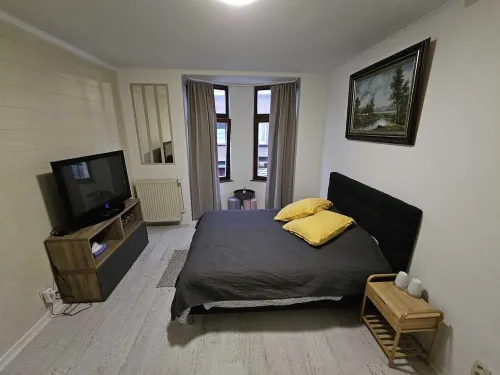 Beautiful, Renovated Fully Self Contained Room Các khách sạn ở Evere