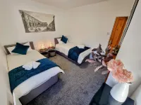 Cute Lion Cottage in Egham -Heathrow- 6 Guests Hotels in Egham