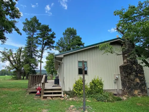 Cozy Farm House 2-bedroom house with AC in Saint Joe