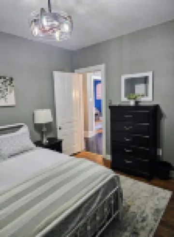 Charming 2-bedroom house with plenty amenities on Saint Paul's Cathedral Hill