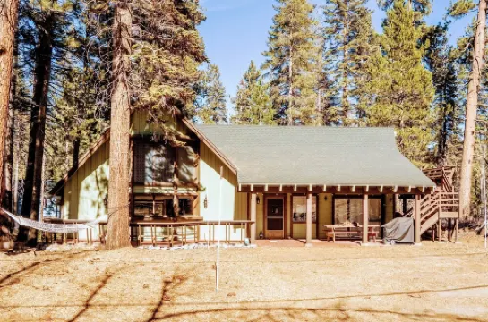 Many Beds! EV Charger! Pets OK! Minutes to Trail of 100 Giants, Sequoias, Rivers